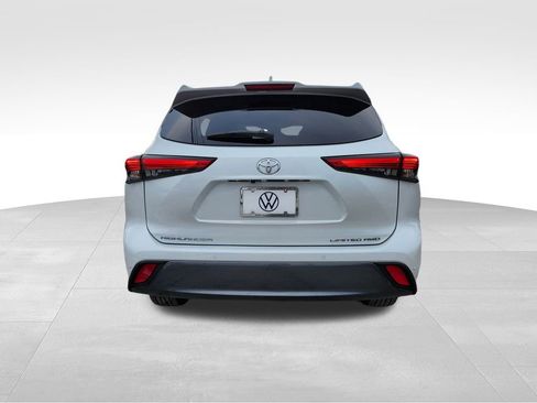 Used 2022 Toyota Highlander Limited image 5