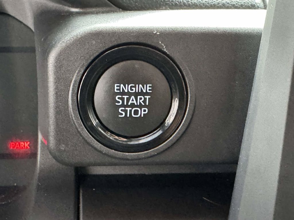 Used 2025 Toyota Tacoma SR5 AWD/4WD image 9