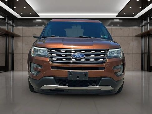 Used 2017 Ford Explorer XLT AWD/4WD image 6