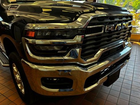 Used 2026 RAM 2500 Big Horn AWD/4WD image 2