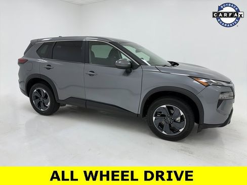 Used 2025 Nissan Rogue SV image 1