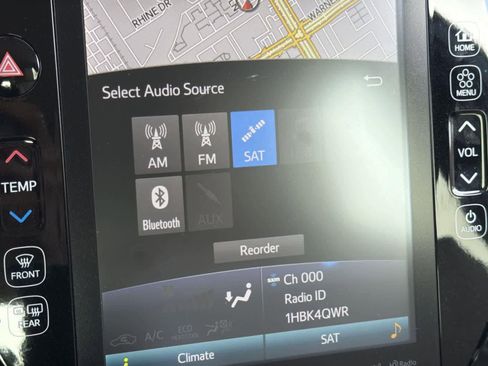 Used 2021 Toyota Prius L Eco image 18