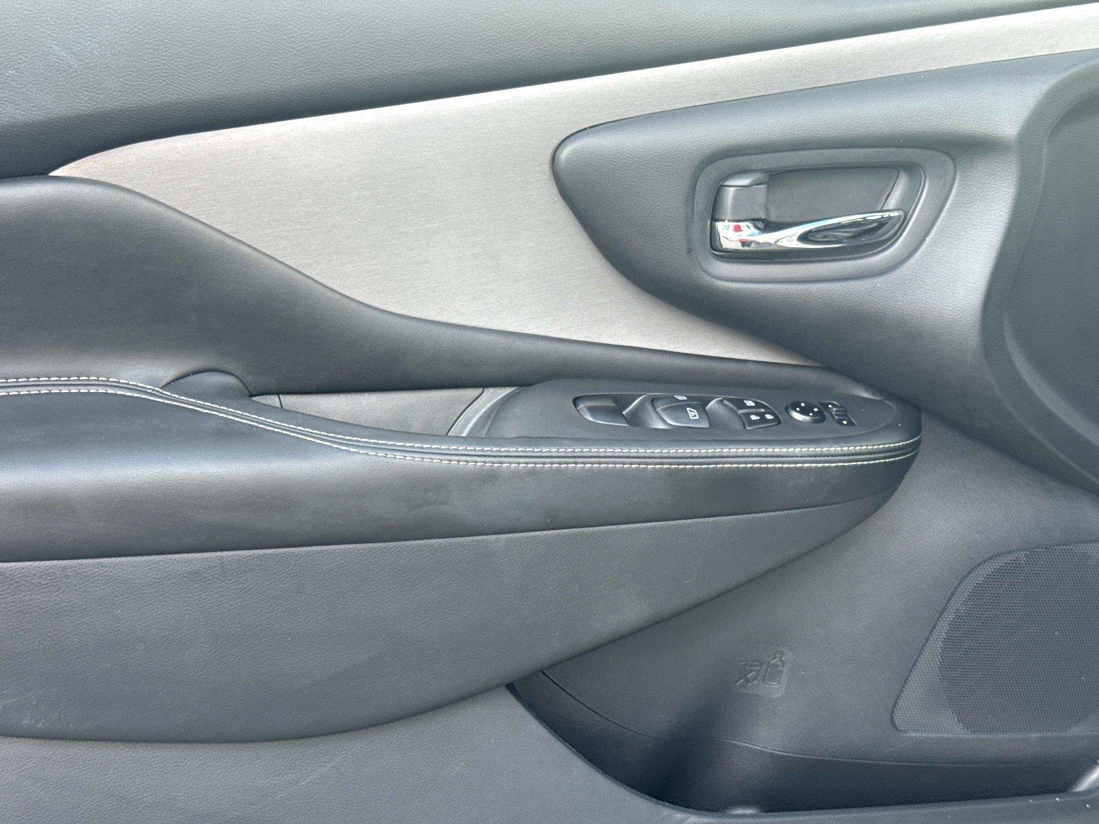 Used 2024 Nissan Murano SV w/ SV Midnight Edition Package FWD image 17