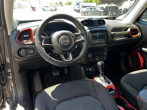 Used 2018 Jeep Renegade Trailhawk AWD/4WD image 22