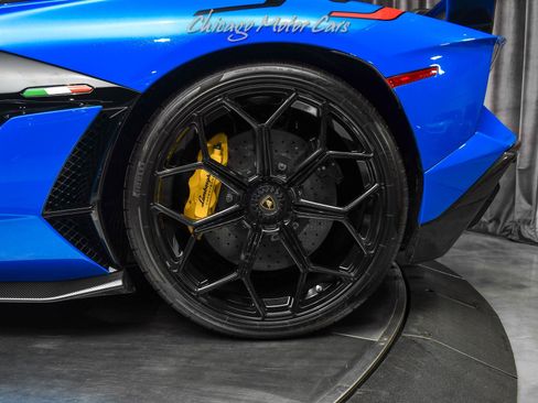 Used 2021 Lamborghini Aventador SVJ AWD/4WD image 65