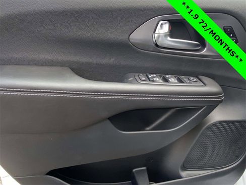 New 2026 Chrysler Pacifica Select image 14