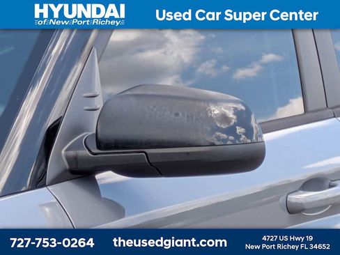 Certified 2022 Hyundai Venue Limited w/ Cargo Package FWD image 11