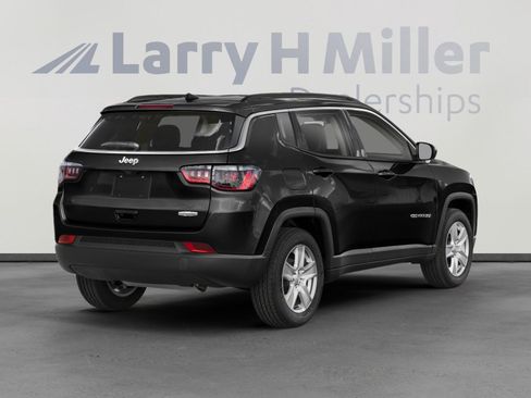 Used 2022 Jeep Compass Limited w/ Elite Group AWD/4WD image 3