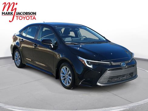 Used 2024 Toyota Corolla LE image 5