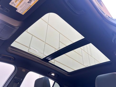 Used 2020 Cadillac XT4 Premium Luxury w/ Cold Weather Package image 11