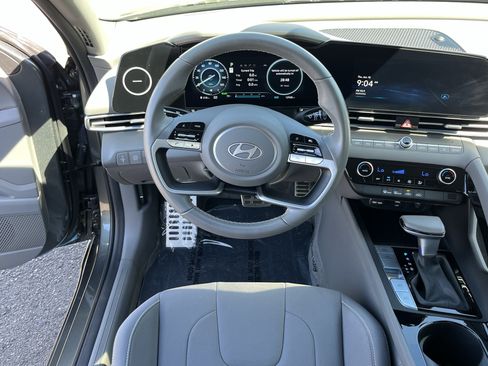 Certified 2025 Hyundai Elantra Hybrid FWD image 12