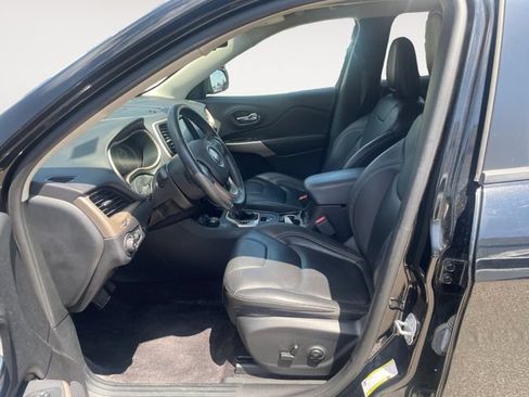 Used 2018 Jeep Cherokee Limited w/ High Altitude Package AWD/4WD image 9