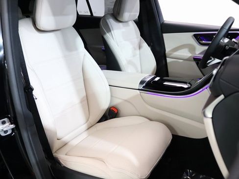 Used 2025 Mercedes-Benz GLC 350e 4MATIC w/ Advanced USB Package image 19