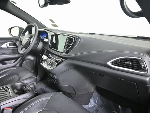 Used 2022 Chrysler Pacifica Touring-L w/ S Appearance Package image 14