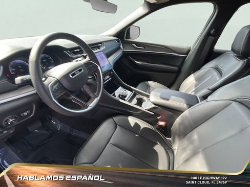 Used 2025 Jeep Grand Cherokee Limited image 15