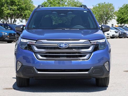 Used 2025 Subaru Forester Premium AWD/4WD image 2