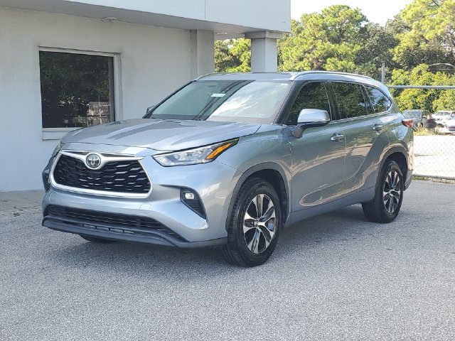 Used 2020 Toyota Highlander XLE FWD image 13