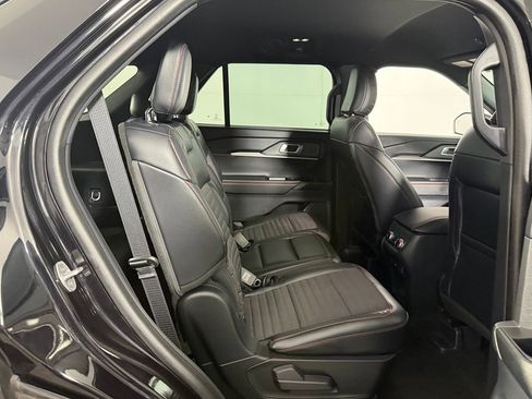 Used 2025 Ford Explorer ST-Line w/ ST-Line Street Pack AWD/4WD image 28
