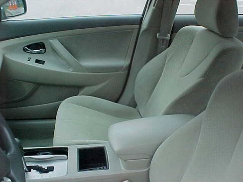 Used 2009 Toyota Camry LE FWD image 18