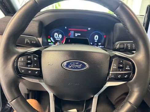 Used 2026 Ford Explorer Platinum AWD/4WD image 8