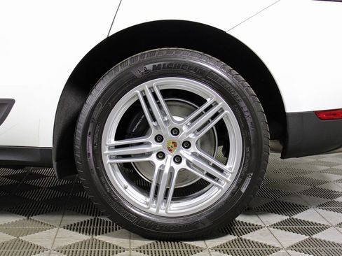 Used 2021 Porsche Macan AWD/4WD image 14
