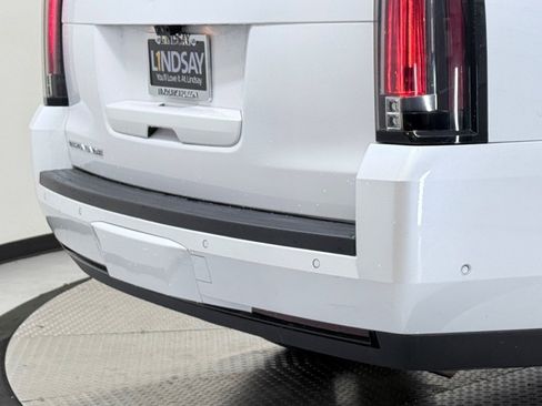 Used 2018 Cadillac Escalade Luxury image 7