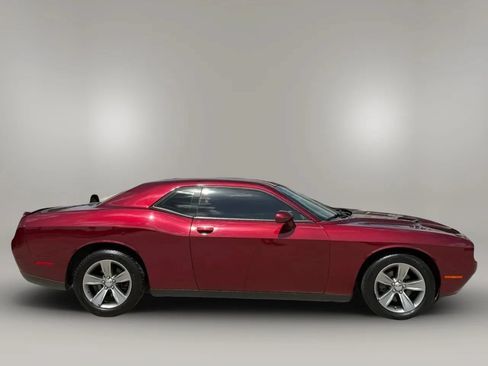 Used 2019 Dodge Challenger SXT RWD image 8