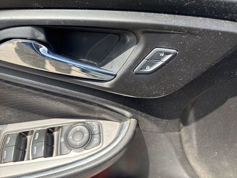 Used 2016 Chevrolet Malibu LT image 12