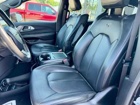 Used 2019 Chrysler Pacifica Touring-L Plus w/ Advanced Safetytec Group FWD image 13
