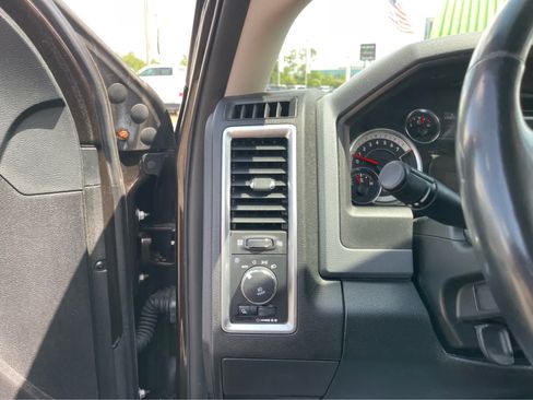 Used 2017 RAM 1500 Big Horn RWD image 17