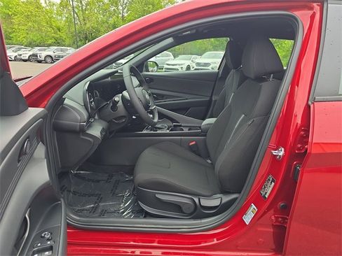 New 2025 Hyundai Elantra SEL image 11