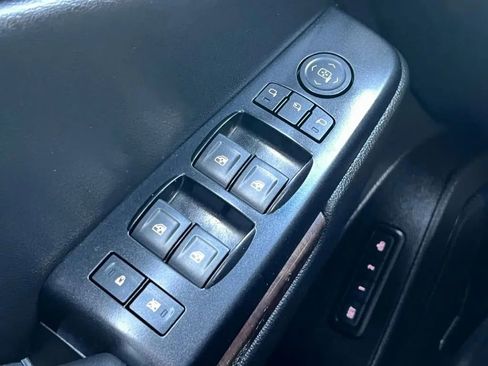 Used 2018 Chevrolet Suburban LT w/ Luxury Package image 45