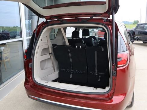 Used 2023 Chrysler Pacifica Touring-L FWD image 26