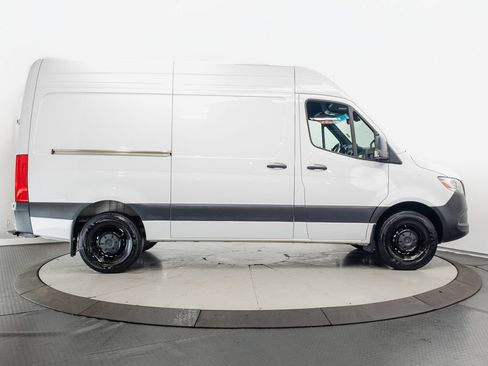 Used 2025 Mercedes-Benz Sprinter 2500 image 20