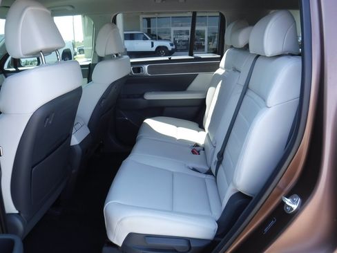 Used 2024 Hyundai Santa Fe Limited image 9