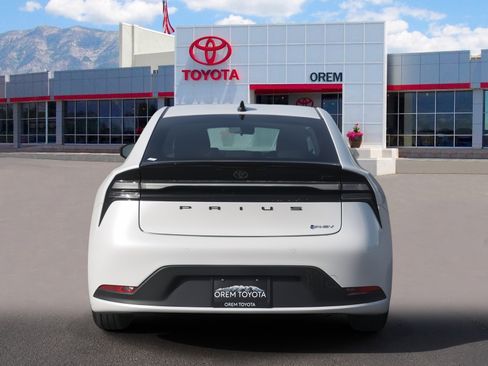 New 2026 Toyota Prius Plug-In Hybrid image 4