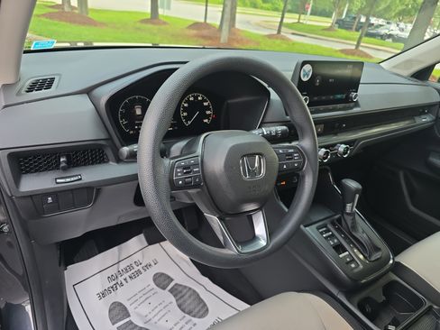 Used 2024 Honda CR-V EX image 16