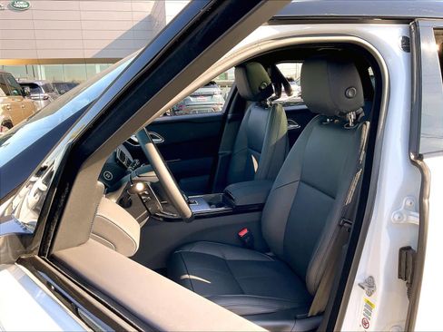 New 2026 Land Rover Range Rover Velar Dynamic SE image 11