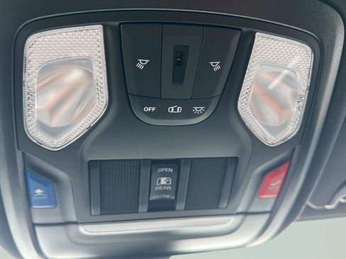 Used 2024 RAM 2500 Tradesman w/ Chrome Appearance Group image 15