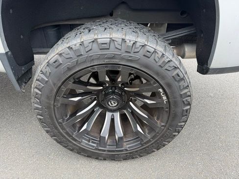 Used 2019 Chevrolet Silverado 1500 LTZ w/ LTZ Premium Package AWD/4WD image 12