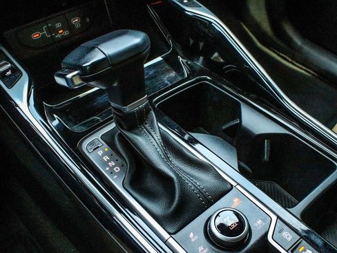 Used 2024 Kia Sorento SX Prestige w/ Olive Brown Leather Package image 25