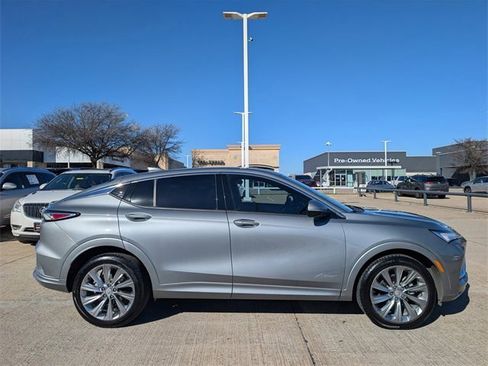 Certified 2024 Buick Envista Avenir image 3