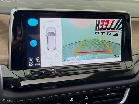 Used 2025 Volkswagen Atlas SE image 16