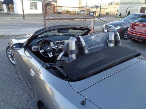 Used 2003 BMW Z4 2.5i image 15