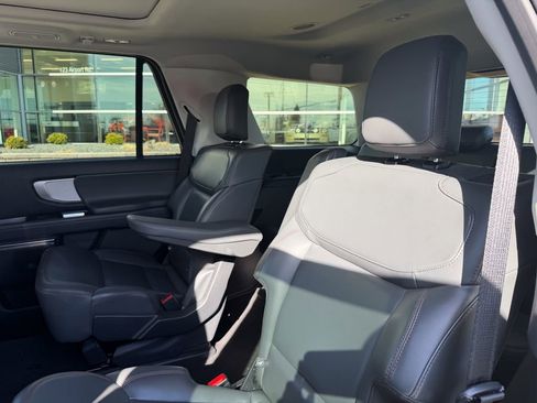 Used 2025 Ford Expedition Active image 13