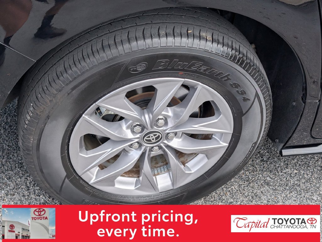 Used 2026 Toyota Sienna XLE FWD image 9