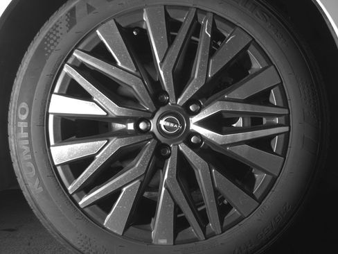 Used 2025 Nissan Altima 2.5 SV FWD image 13