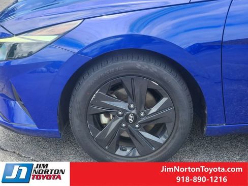 Used 2022 Hyundai Elantra SEL w/ Convenience Package FWD image 13