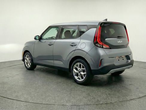 Used 2025 Kia Soul LX w/ LX Technology Package FWD image 6