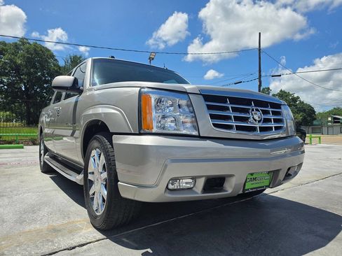 Used 2004 Cadillac Escalade ESV Platinum AWD/4WD image 4